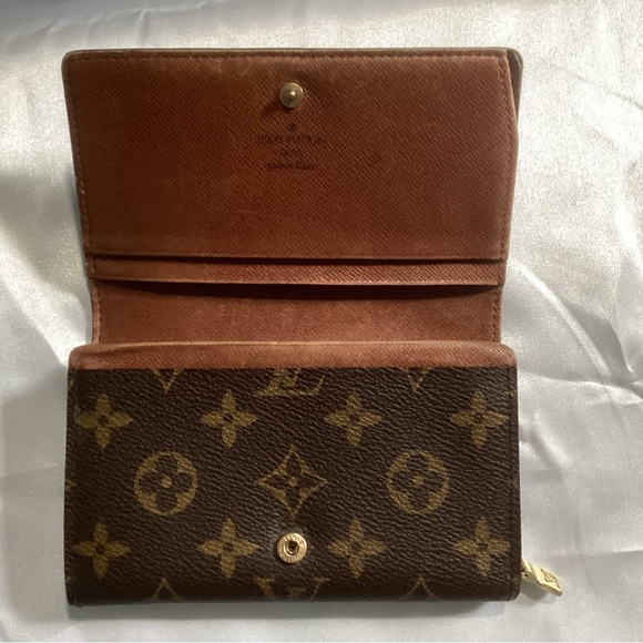 Louis Vuitton Monogram Tresor Wallet - Picture 5 of 11